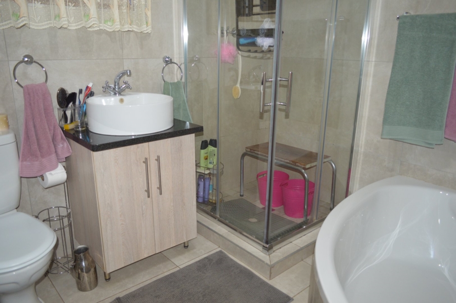 4 Bedroom Property for Sale in Flimieda North West